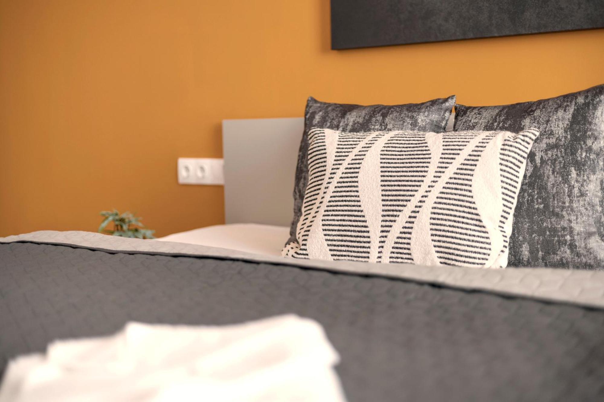 Exclusive Central 3Bedrm Stylish Residence By Prestige Homes بودابست المظهر الخارجي الصورة